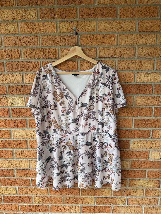 torrid Tops - Torrid‎ Womens Blouse Size 2 Cream Neutral Floral Peplum Short Sleeve Top